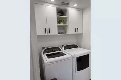 1801 NW 42nd St, Oakland Park, FL 33309 - Photo 14