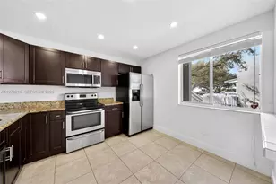 10274 SW 222nd St, Cutler Bay, FL 33190 - Photo 14