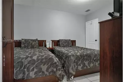 570 NE 169th St, North Miami Beach, FL 33162 - Photo 16