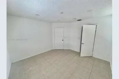 18324 NW 68th Ave #H, Hialeah, FL 33015 - Photo 4