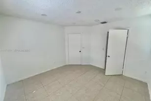 18324 NW 68th Ave, Hialeah, FL 33015 - Photo 4