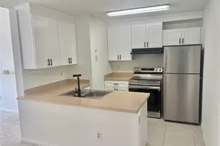 18324 NW 68th Ave, Hialeah, FL 33015 - Photo 4