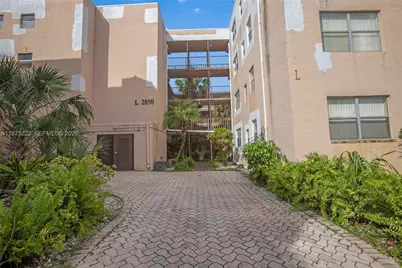 2850 Somerset Dr #414L, Lauderdale Lakes, FL 33311 - Photo 1