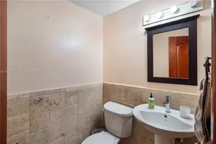 601 NE 36th St, Miami, FL 33137 - Photo 18