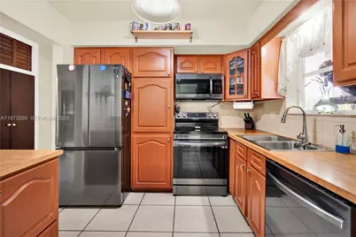 7320 NW 2nd St, Pembroke Pines, FL 33024 - Photo 8
