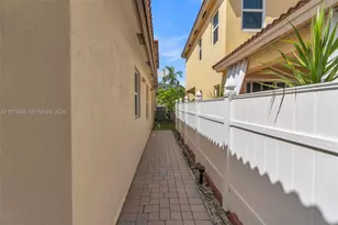 3920 NE 13th Dr, Homestead, FL 33033 - Photo 4