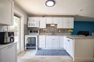 2950 NE 11th Ave, Pompano Beach, FL 33064 - Photo 6