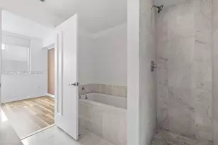 253 NE 2nd St, Miami, FL 33132 - Photo 20