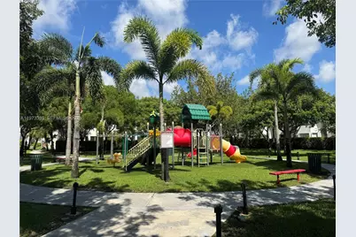 11482 NW 69th Ter, Doral, FL 33178 - Photo 4
