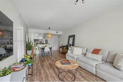 275 NE 18th St #703, Miami, FL 33132 - Photo 2