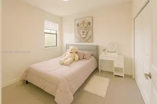 10711 W 32nd Ln, Hialeah, FL 33018 - Photo 4