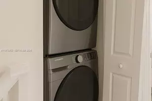 10711 W 32nd Ln, Hialeah, FL 33018 - Photo 8