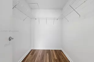 253 NE 2nd St, Miami, FL 33132 - Photo 22