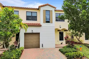 135 NW 209th Trail, Pembroke Pines, FL 33029 - Photo 2