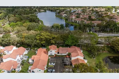 1411 Cottonwood Cir, Weston, FL 33326 - Photo 34