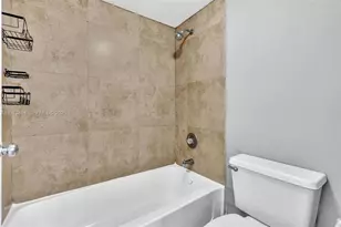 2810 N Oakland Forest Dr, Oakland Park, FL 33309 - Photo 20