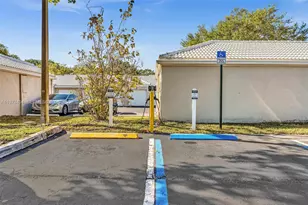 2810 N Oakland Forest Dr, Oakland Park, FL 33309 - Photo 44