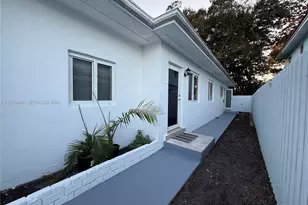 1122 NW 32nd Ct, Miami, FL 33125 - Photo 12