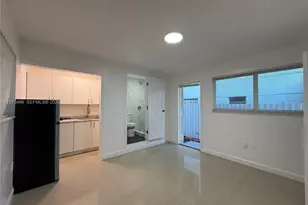 1122 NW 32nd Ct, Miami, FL 33125 - Photo 8