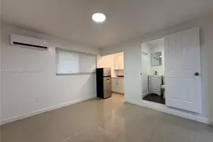 1122 NW 32nd Ct, Miami, FL 33125 - Photo 4