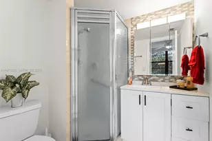 901 Colony Point Cir, Pembroke Pines, FL 33026 - Photo 10