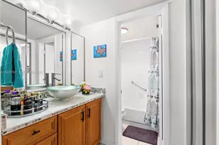 901 Colony Point Cir, Pembroke Pines, FL 33026 - Photo 6