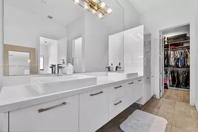 8126 NW 48th Ter, Doral, FL 33166 - Photo 50