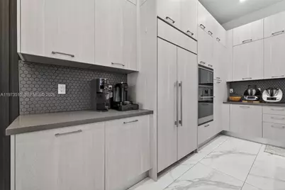 8126 NW 48th Ter, Doral, FL 33166 - Photo 18
