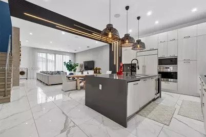 8126 NW 48th Ter, Doral, FL 33166 - Photo 16