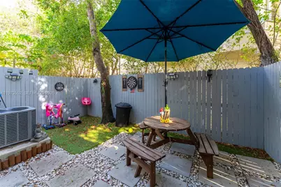 1687 SE 30th St, Homestead, FL 33035 - Photo 36