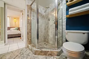 2555 Collins Ave, Miami Beach, FL 33140 - Photo 20