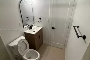 11063 SW 5th St, Sweetwater, FL 33174 - Photo 6