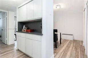 8889 Fontainebleau Blvd, Miami, FL 33172 - Photo 10