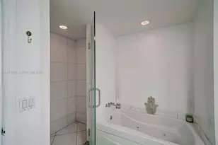 500 Brickell Ave, Miami, FL 33131 - Photo 14