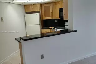 9735 Fontainebleau Blvd, Miami, FL 33172 - Photo 4