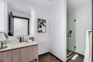 398 NE 5th St, Miami, FL 33132 - Photo 14