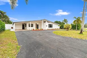 7731 Farragut St, Hollywood, FL 33024 - Photo 2