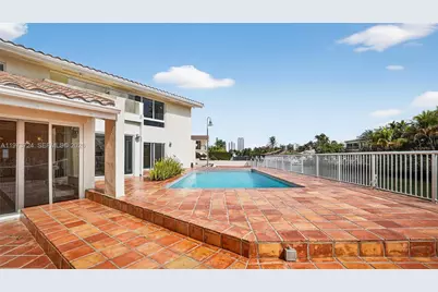 3226 NE 168th St, North Miami Beach, FL 33160 - Photo 36