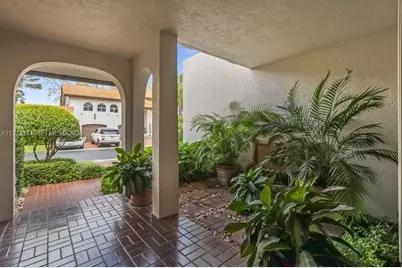 7812 SW 88th Ter, Miami, FL 33156 - Photo 2
