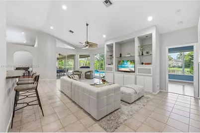 158 Dockside Cir, Weston, FL 33327 - Photo 8