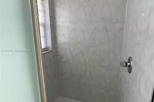 703 NE 195th St, Miami, FL 33179 - Photo 12