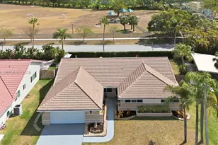 6520 Olde Moat Way, Davie, FL 33331 - Photo 2