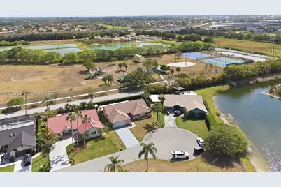 6520 Olde Moat Way, Davie, FL 33331 - Photo 12