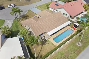 6520 Olde Moat Way, Davie, FL 33331 - Photo 6