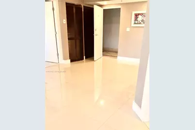 637 SW 3rd St #304, Miami, FL 33130 - Photo 4