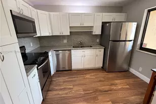 302 Lakeview Dr, Weston, FL 33326 - Photo 4