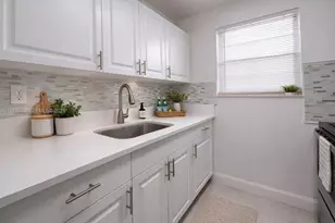 400 NE 1st St, Hallandale Beach, FL 33009 - Photo 4