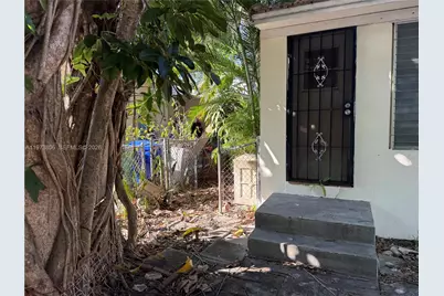 2750 SW 26th St, Miami, FL 33133 - Photo 12