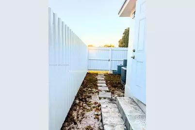 2281 NW 81st Ter, Miami, FL 33147 - Photo 32