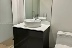 31 SE 6th St, Miami, FL 33131 - Photo 14